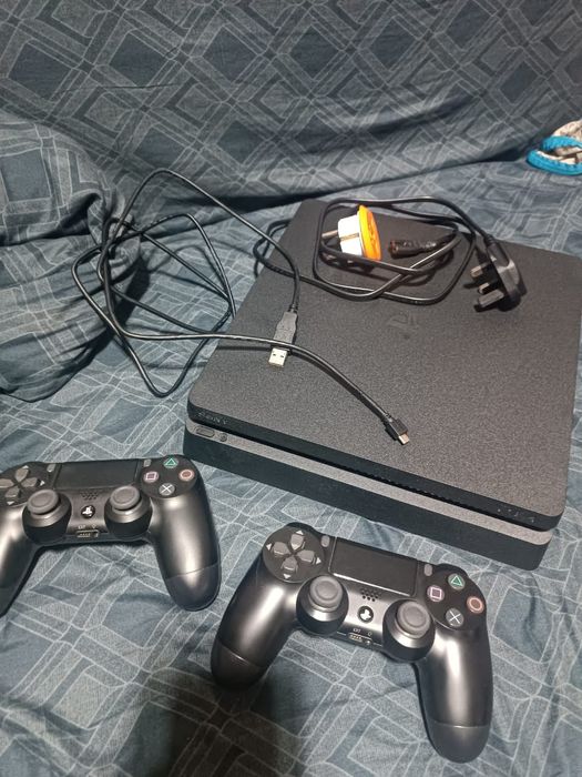 Продам срочно игровую пс 4 на 1тб, либо обмен на айфон 13 с 85+ акб