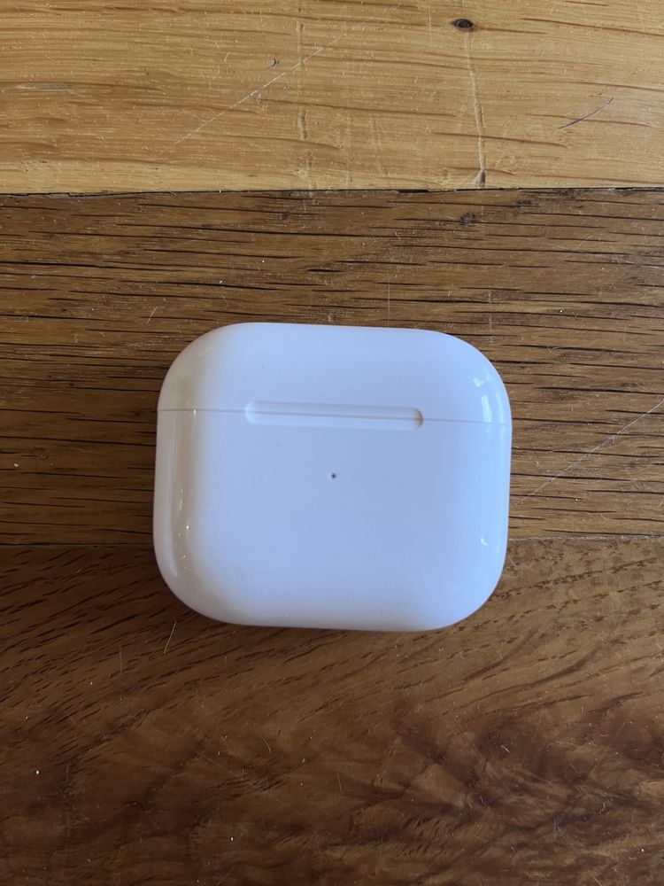 Airpods слушалки бели