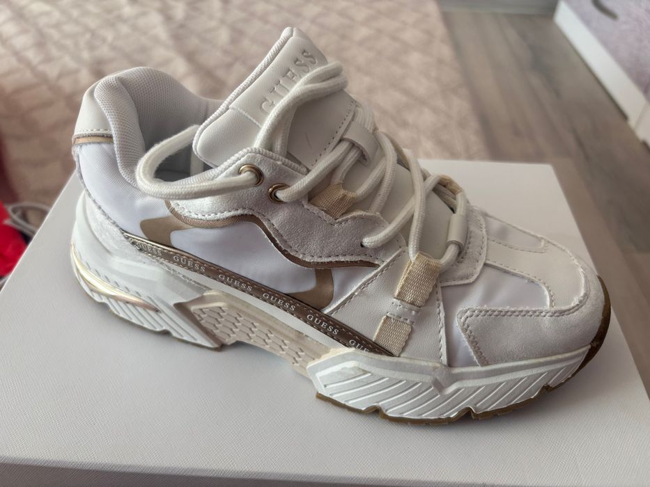 Маратонки Guess  и Tommy Hilfiger