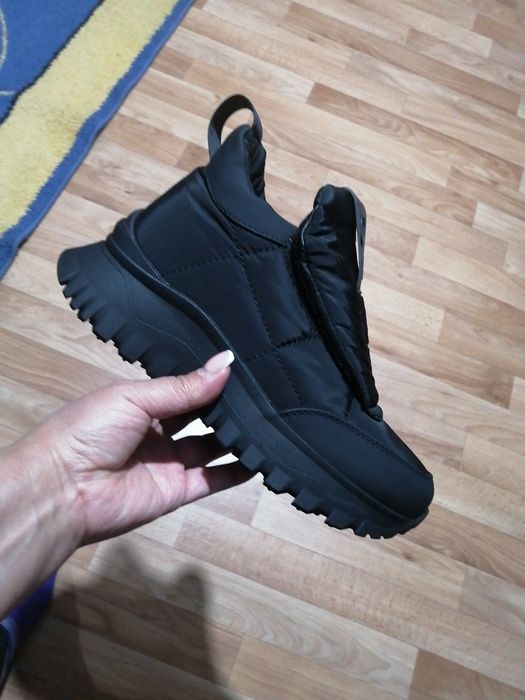 Продам кроссовки зимние