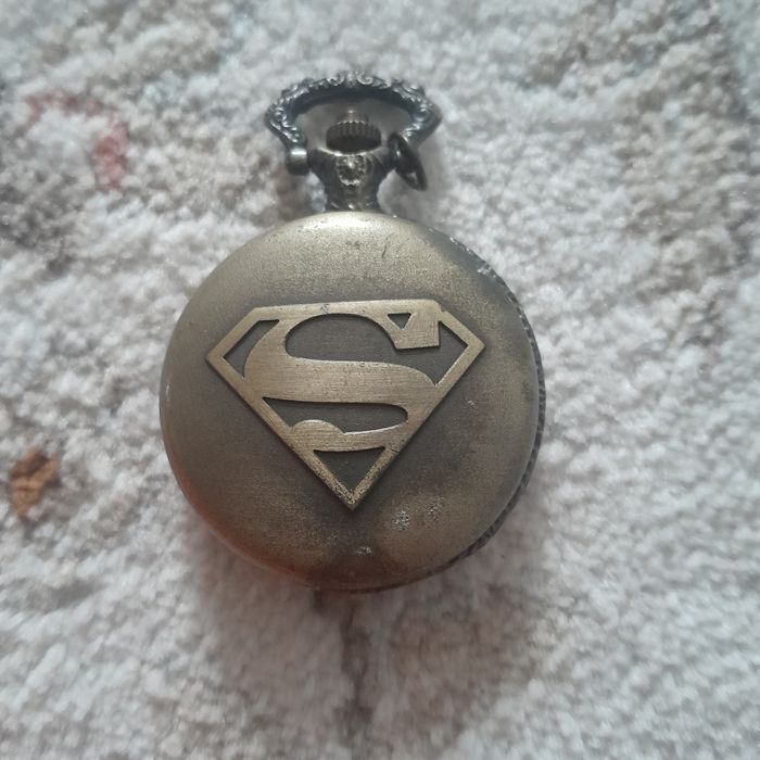 Карманные часы с символом S