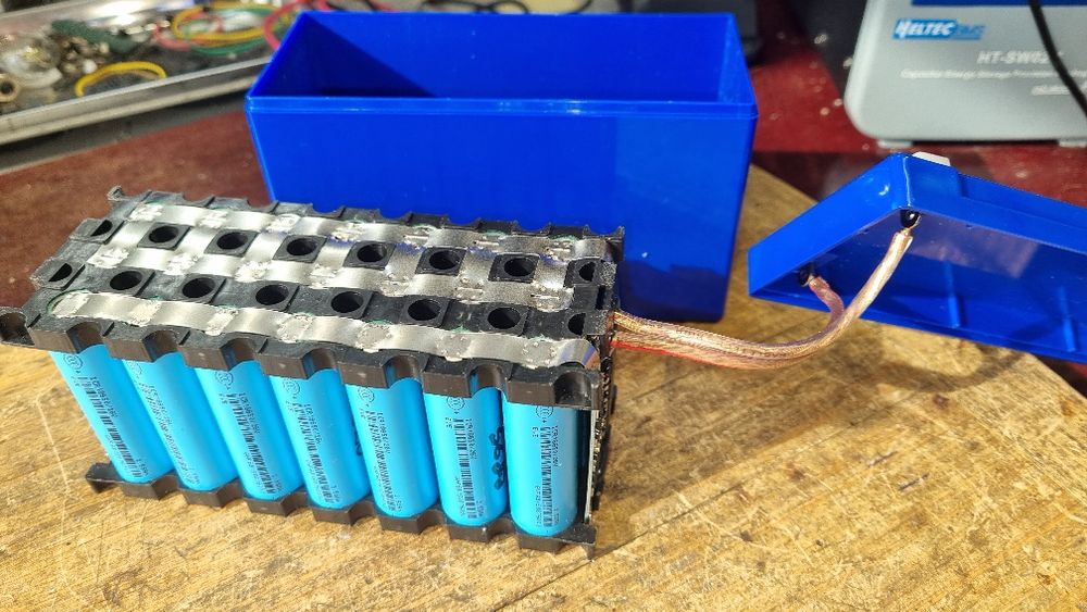 Acumulator Li-Ion 12V 18Ah pentru masinute,barcute pescuit,UPS,etc.