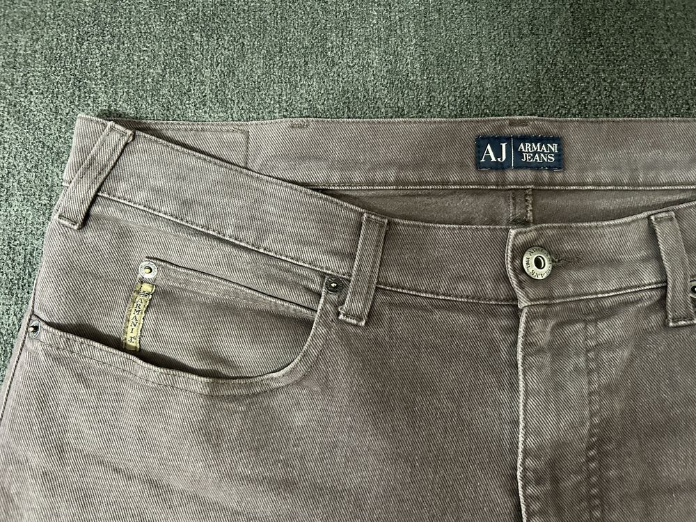 Vand pantaloni ARMANI Jeans