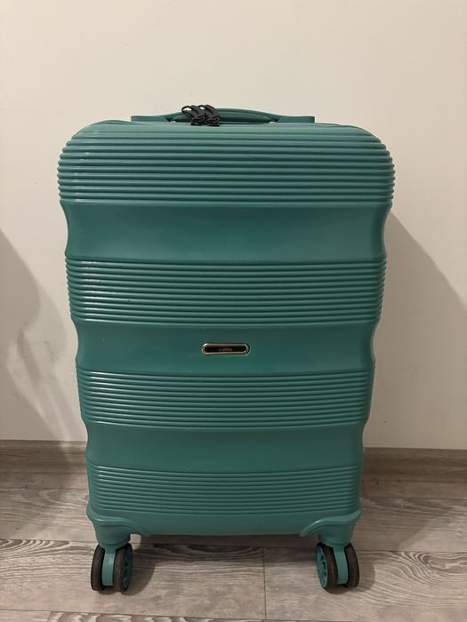 Продам маленький чемодан