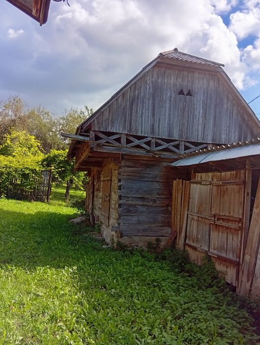 Grajd și șură de lemn stejar