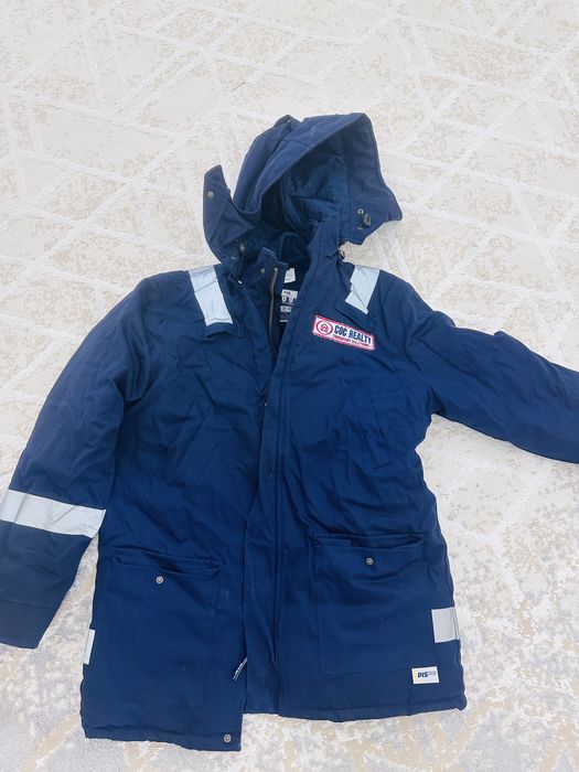 Тшо комбез куртка сатылады. Бағасы 25000 теңге