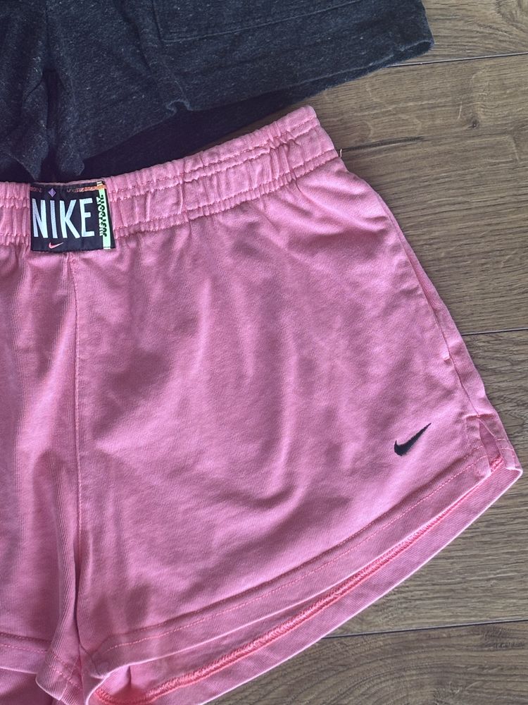 Дамски Памучни къси гащи Nike