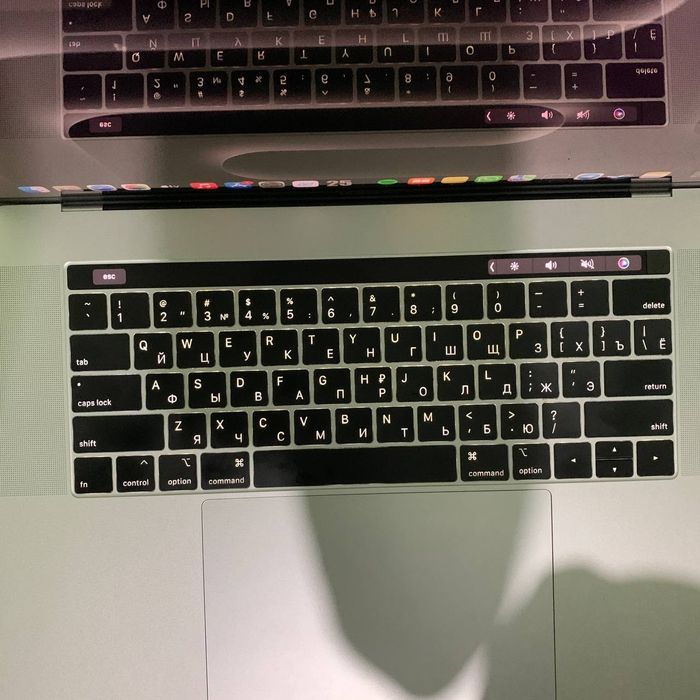 Kelishiladi   MacBook pro 2019 intel cori 9 / 16-inchi touch bar