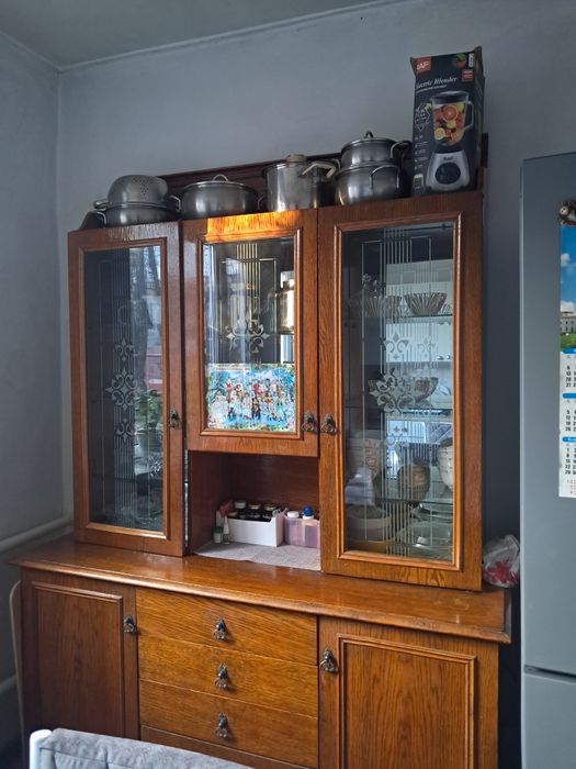 Шкаф сервант из натурального дерева