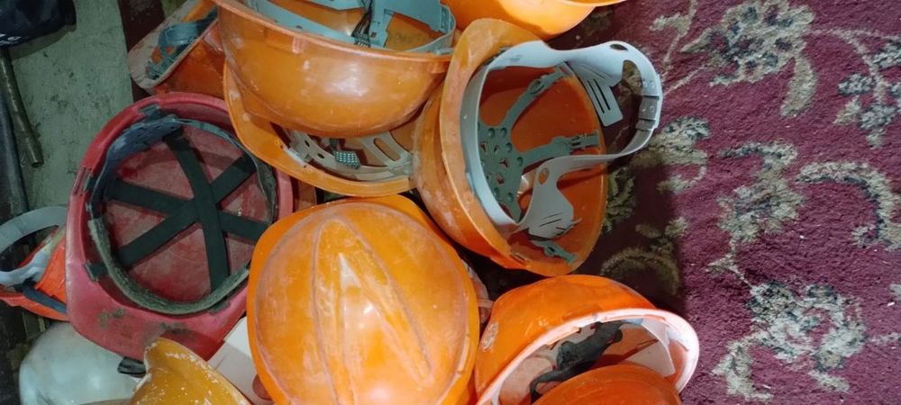 Каска строительная, б/у, количество 20 штук. Цена за 1 каску. В одни р