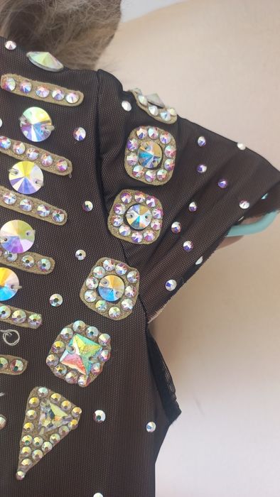 Продавам трико за художествена гимнастика