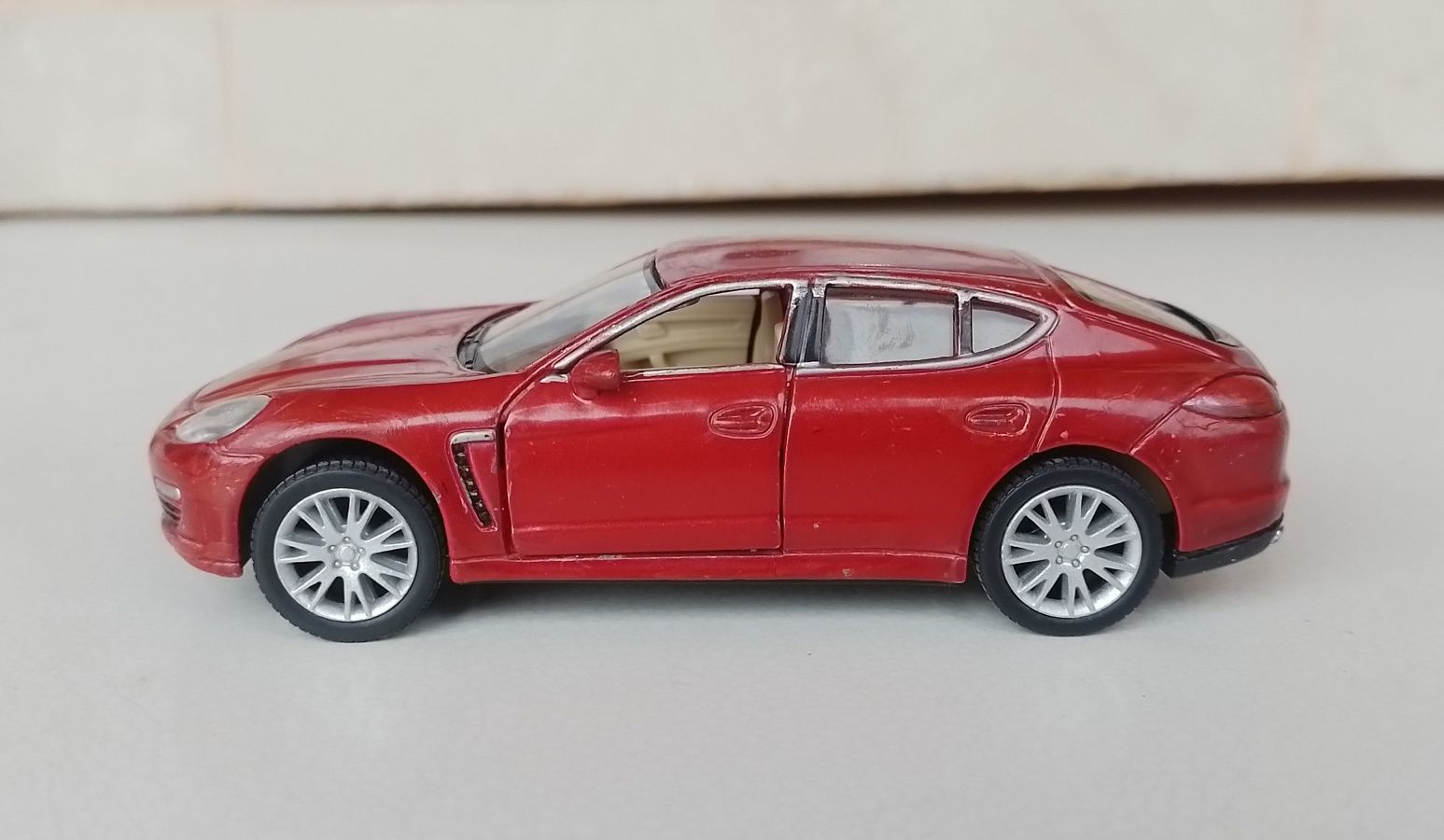 Porsche Panamera S, мащаб 1/40