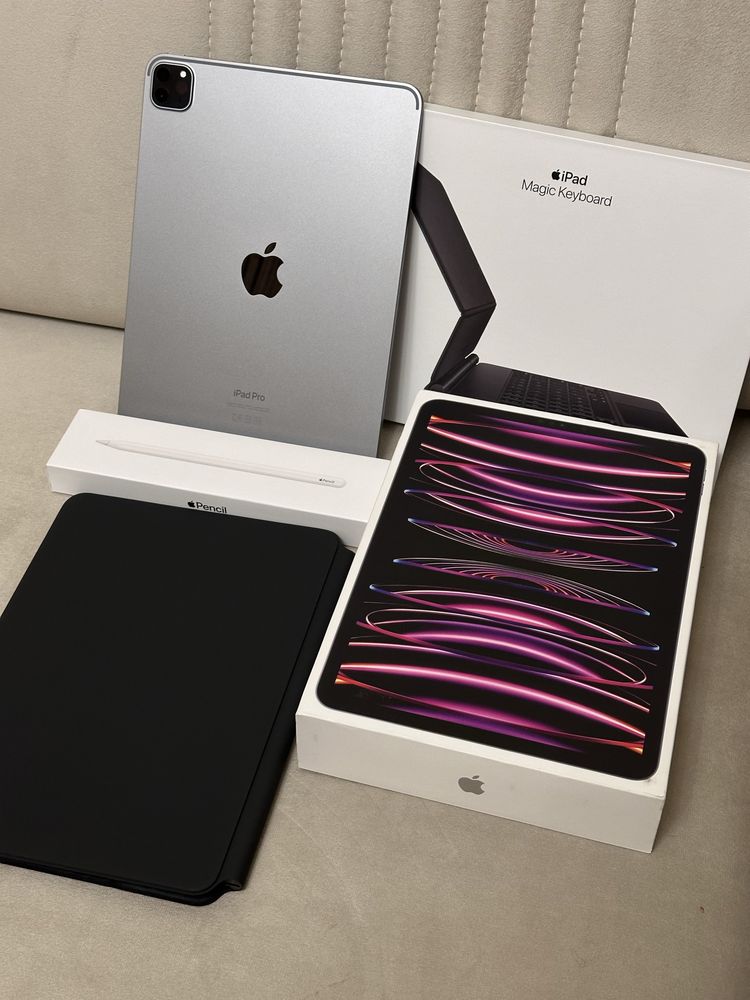 iPad Pro 11, Magic Keyboard, Apple pencil