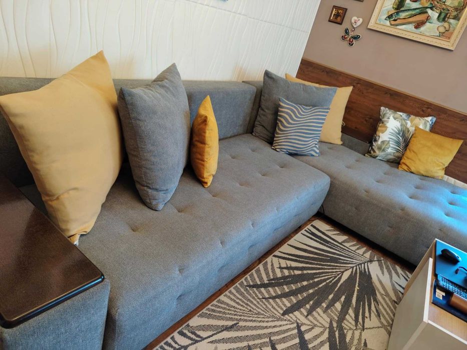 Продавам  ъглов диван изключително запазен 300/210 см.