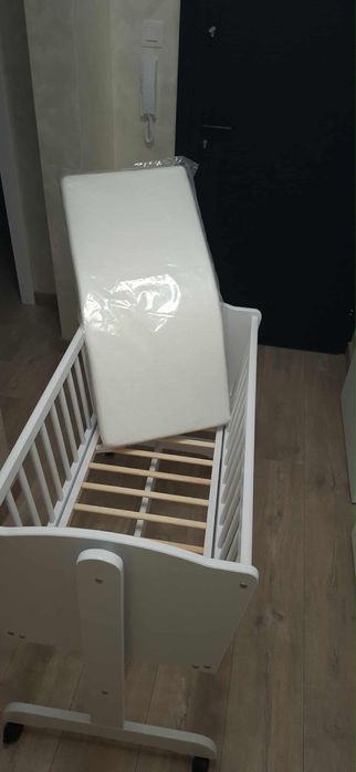 Бебешка кошара -бяла