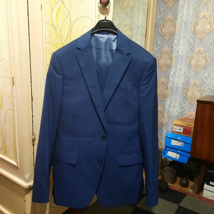 Продам костюмы тройки