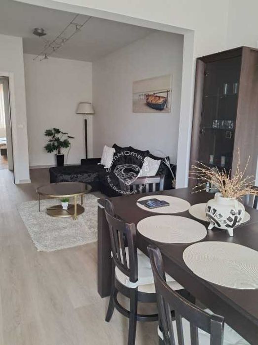 Дава се под наем Четиристаен апартамент в Варна, Център - 1000 кв.м за 1000 € - Снимка #1