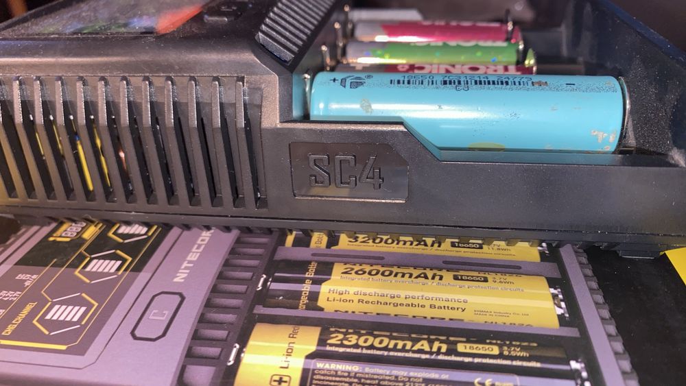 Incarcator universal NITECORE SC4