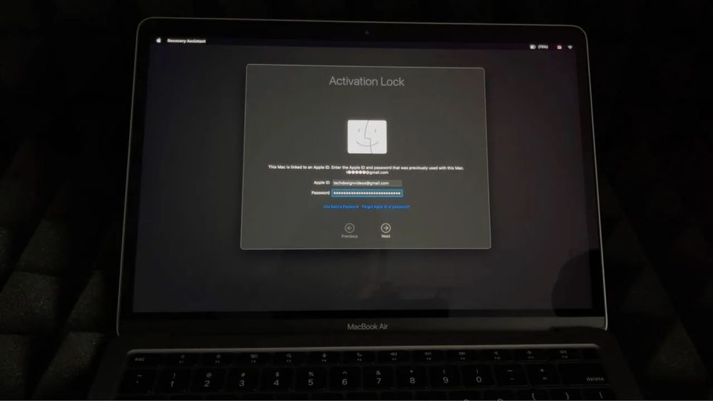 Заблокированый Macbook 2020