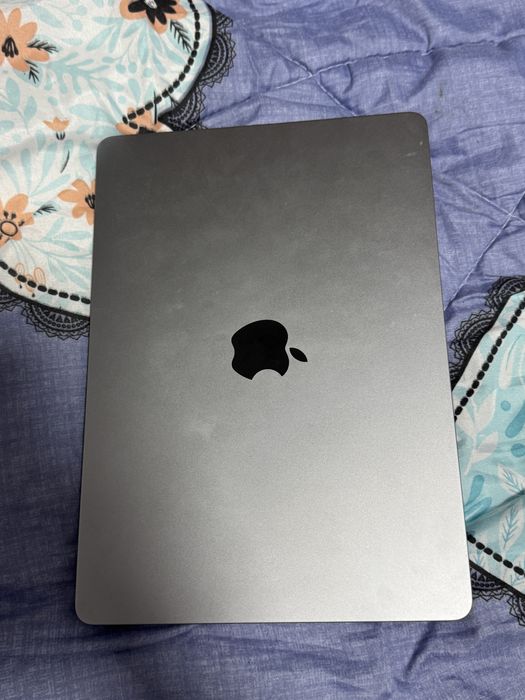 MacBook Air 13,6” M2 — 8GB RAM — Ca nou, cu garantie pana in 2026