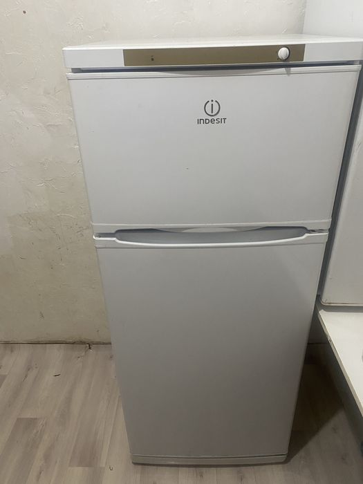 холодильник в хорошем мостояний