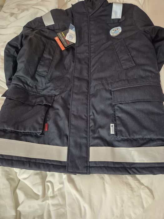 Продам..зимний..куртку.. тшо