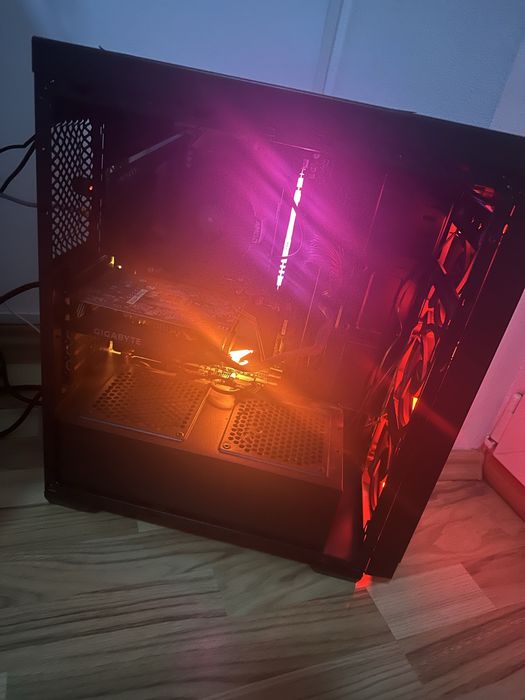 Vand PC-Ryzen 5 5600x , GTX 1650 Super, SSD Adata SX8200PNP