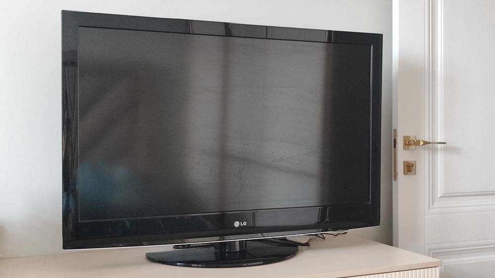 Телевизор LG диагональ 109 см
