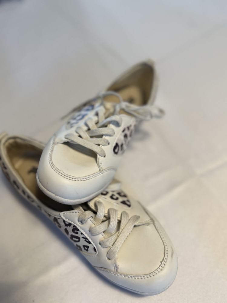 Pantofi sport Fila, model leopard.