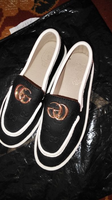 Tufli sotiladi ayol qizlar uchun