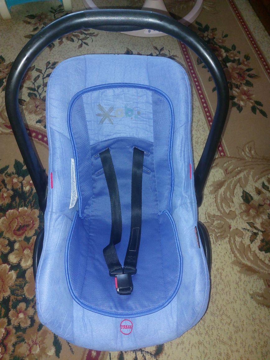 Автомобильное кресло с рождения