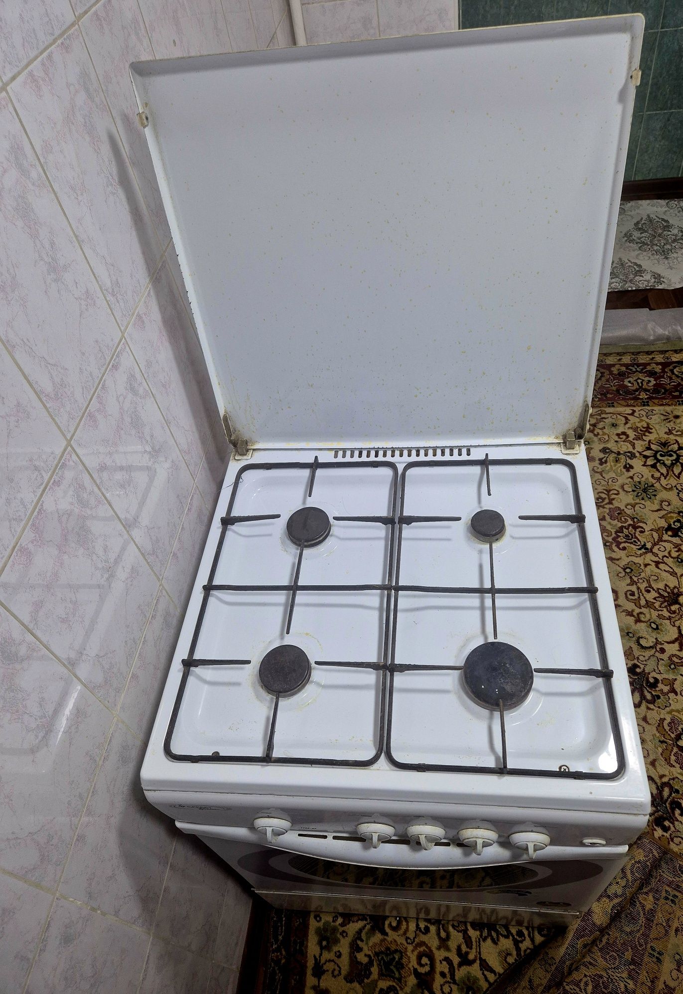 Продам газ плиту Gefest