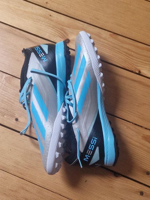 Ghete fotbal sintetic Adidas Leo Messi