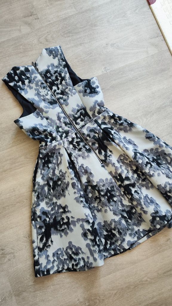 H&M Коктейлна Рокля