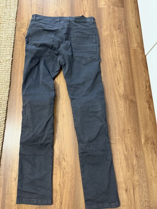 Vând blugi moto marimea 34