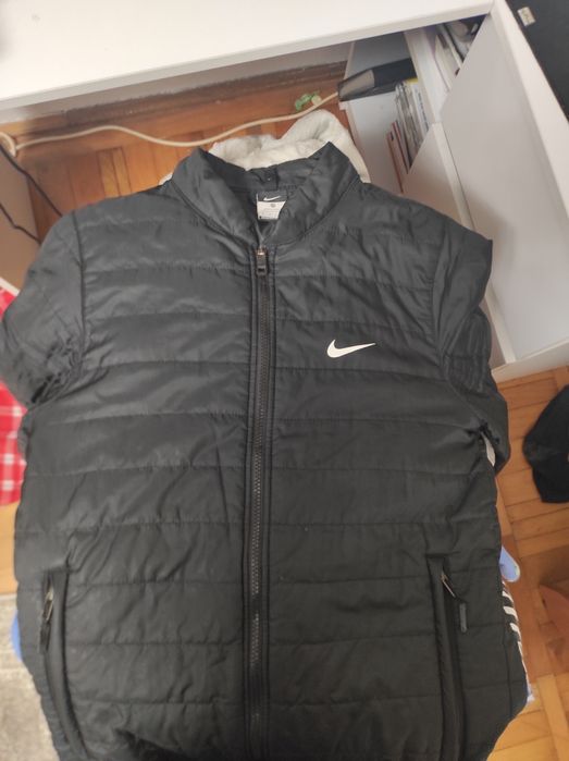 Geaca Nike marimea xs