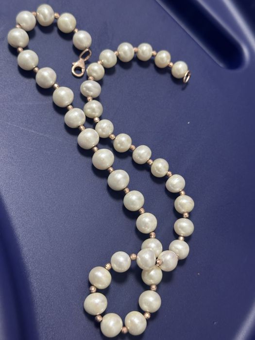 Продам Жемчуг с золотыми вставками