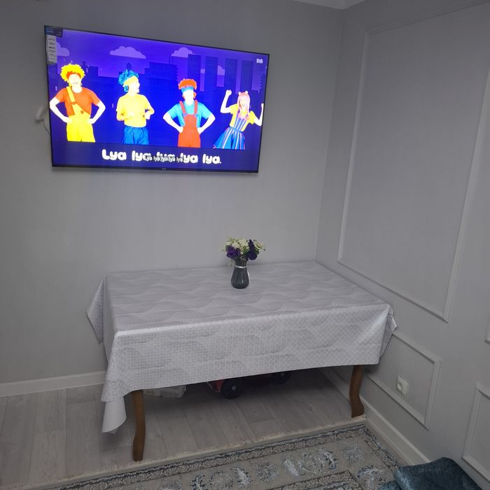 Стол стулья для гостиной