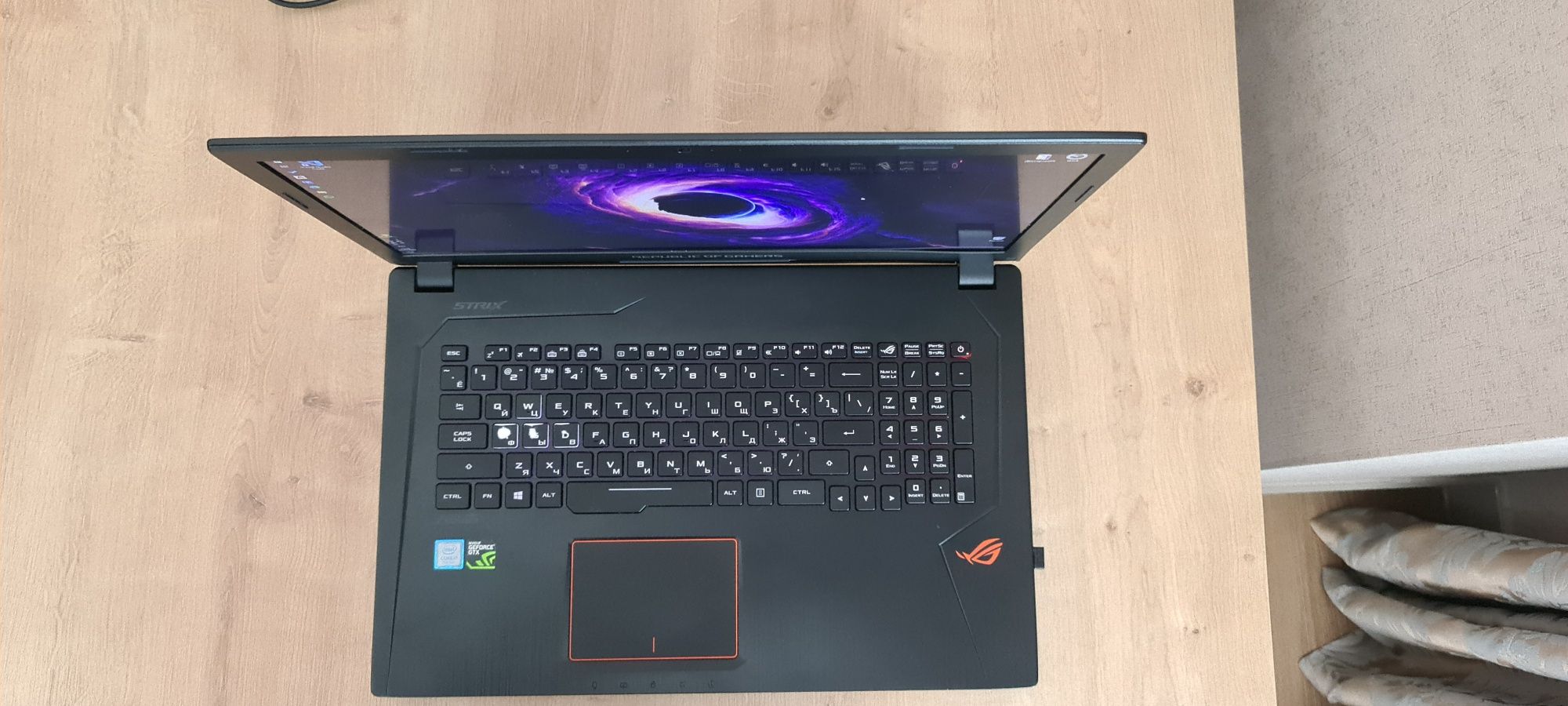 Игровой ноутбук Asus ROG в отличном состоянии(сумка в подарок)