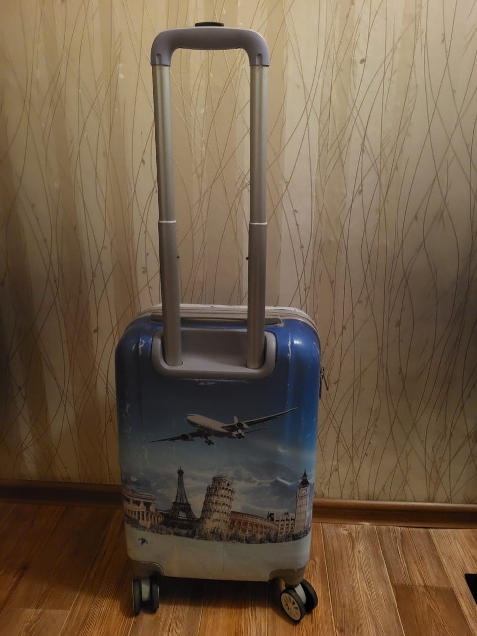 Чемодан 5000 тенге
