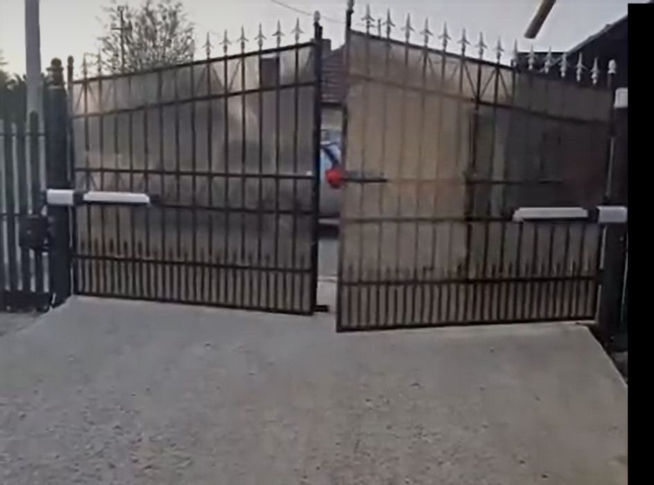 Dispozitiv automat închidere poarta