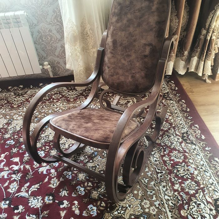 кресло-качалка в хорошем состоянии.