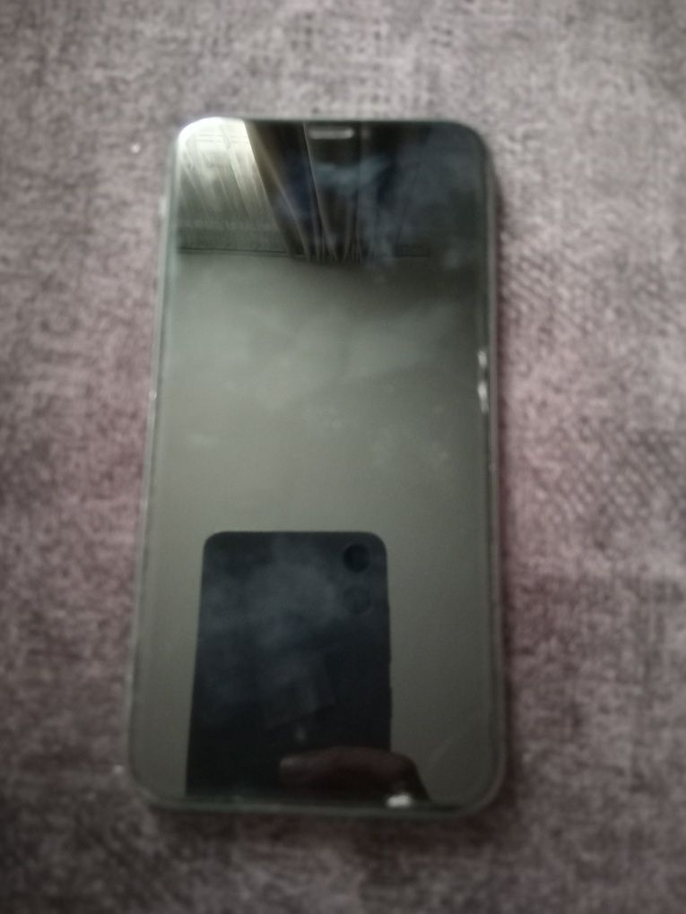 Iphone 11 64 и друг в една обява