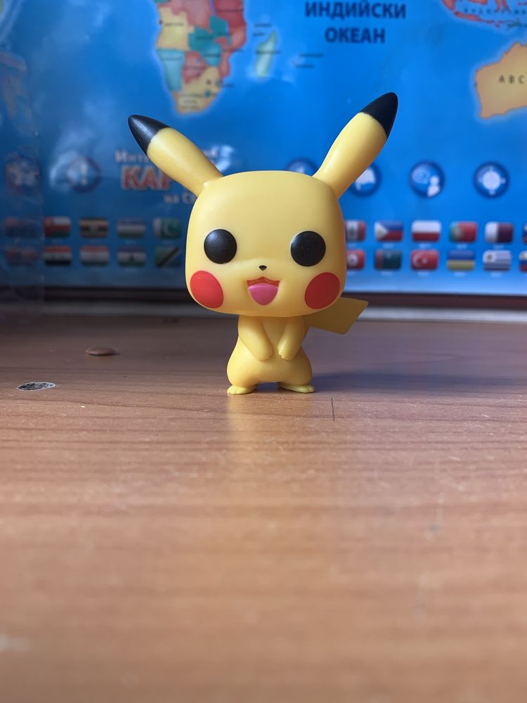 Pikachu фигурка