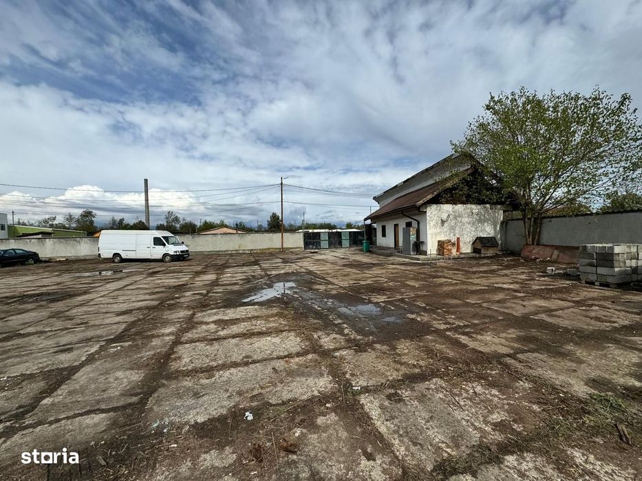 Halǎ industrialǎ + platformǎ betonatǎ, zona Sud