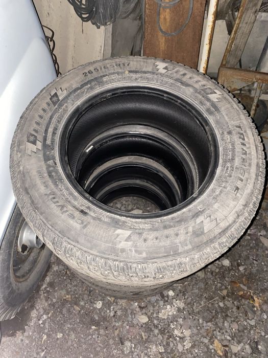 Шины зимник 265/65/17.