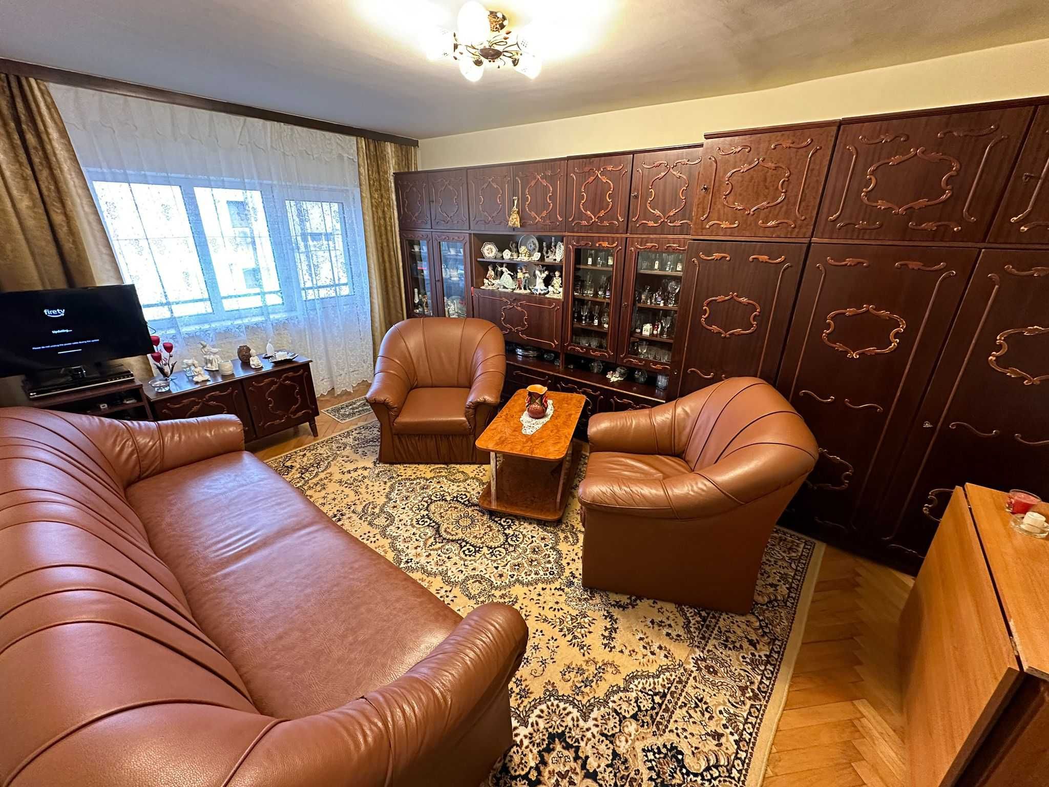 Vand apartament 4 camere + garaj 20mp la subsol, zona Victor Babes