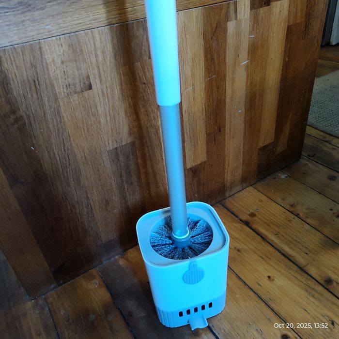 Диспенсър за сапун на пяна и четка за тоалетна чиния