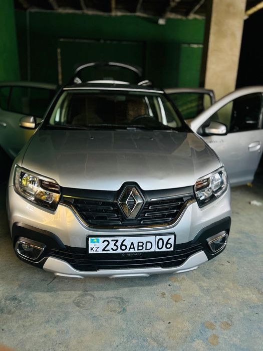 Рено  сандеро степвеи 2021 год об 1.6 матор цепь  не битыи не крашеный