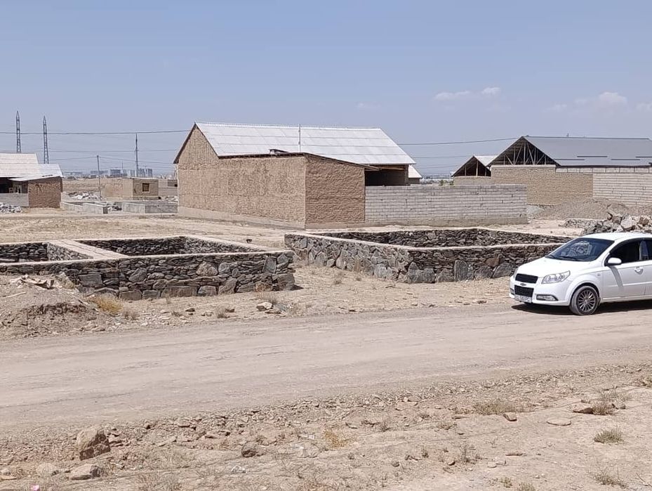 Курилиши тугалланмаган ховли